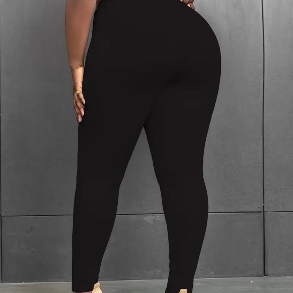 NEW Black W/O Pockets Plus Size Seamless Basic Leggings - Picture 3 of 9